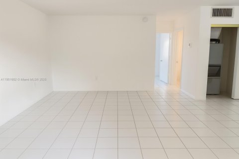 Condo in North Miami, Florida, 1 bedroom  № 1953221 - photo 3