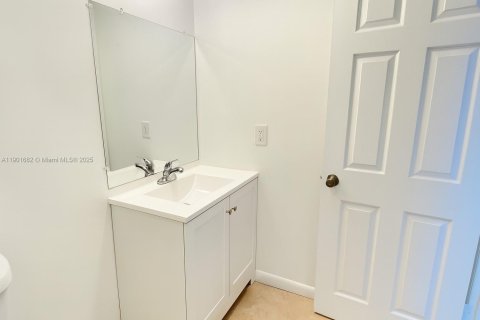 Condo in North Miami, Florida, 1 bedroom  № 1953221 - photo 8