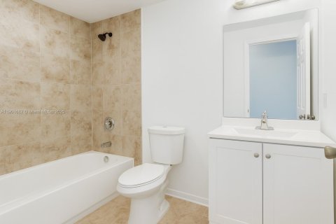 Condo in North Miami, Florida, 1 bedroom  № 1953221 - photo 9