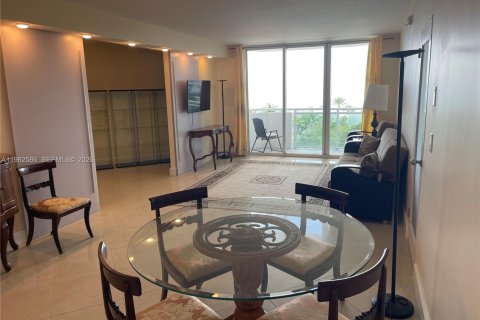 Condominio en alquiler en Hollywood, Florida, 1 dormitorio, 103.4 m2 № 2024084 - foto 5