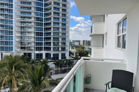 Condominio en alquiler en Hollywood, Florida, 1 dormitorio, 103.4 m2 № 2024084 - foto 21