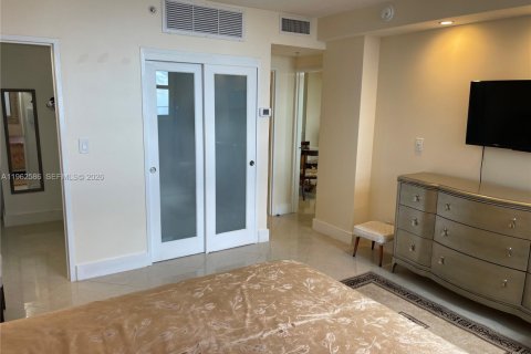 Condominio en alquiler en Hollywood, Florida, 1 dormitorio, 103.4 m2 № 2024084 - foto 16