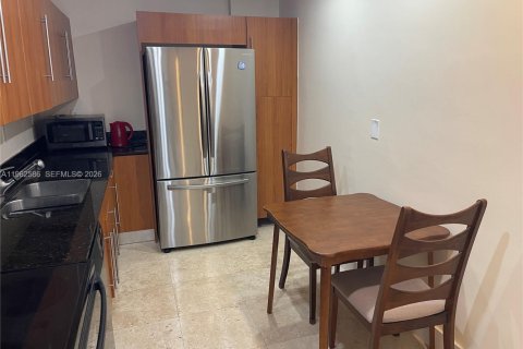 Condominio en alquiler en Hollywood, Florida, 1 dormitorio, 103.4 m2 № 2024084 - foto 2