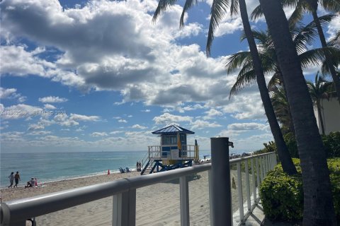 Condominio en alquiler en Hollywood, Florida, 1 dormitorio, 103.4 m2 № 2024084 - foto 29