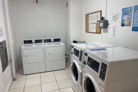 Condominio en alquiler en Hollywood, Florida, 1 dormitorio, 103.4 m2 № 2024084 - foto 26