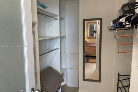 Condominio en alquiler en Hollywood, Florida, 1 dormitorio, 103.4 m2 № 2024084 - foto 17