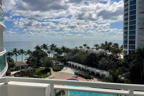 Condominio en Hollywood, Florida, 1 dormitorio  № 2024084
