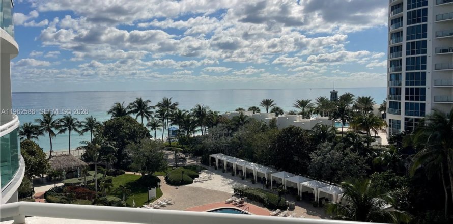 Condominio en Hollywood, Florida, 1 dormitorio  № 2024084