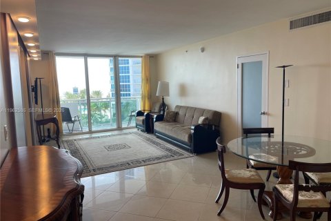 Condominio en alquiler en Hollywood, Florida, 1 dormitorio, 103.4 m2 № 2024084 - foto 6