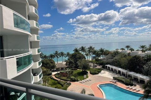Condominio en alquiler en Hollywood, Florida, 1 dormitorio, 103.4 m2 № 2024084 - foto 20