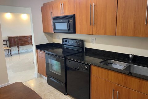 Condominio en alquiler en Hollywood, Florida, 1 dormitorio, 103.4 m2 № 2024084 - foto 4