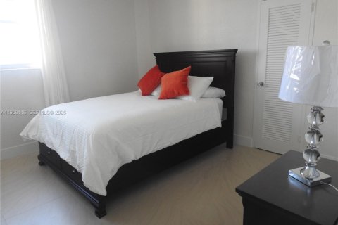 Condominio en venta en Hollywood, Florida, 1 dormitorio, 81.2 m2 № 2020656 - foto 14