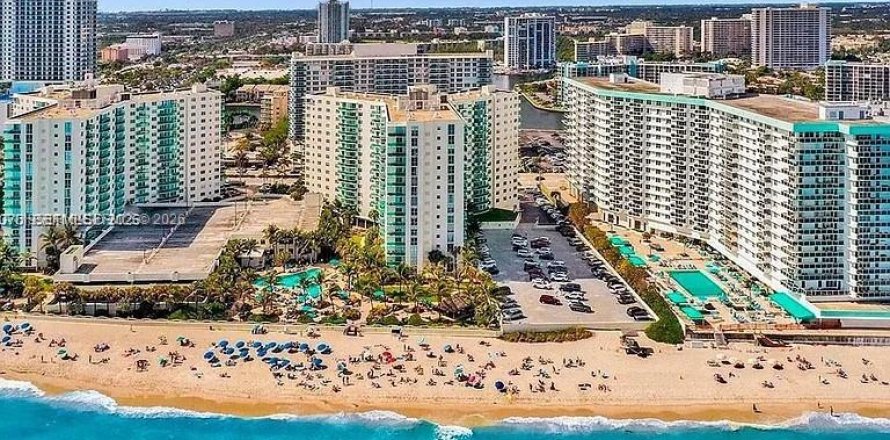Condominio en Hollywood, Florida, 1 dormitorio  № 2020656
