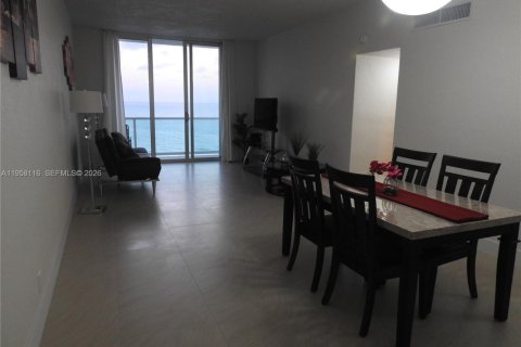 Condominio en venta en Hollywood, Florida, 1 dormitorio, 81.2 m2 № 2020656 - foto 20