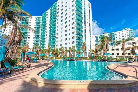 Condominio en venta en Hollywood, Florida, 1 dormitorio, 81.2 m2 № 2020656 - foto 7