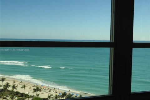 Condominio en venta en Hollywood, Florida, 1 dormitorio, 81.2 m2 № 2020656 - foto 4