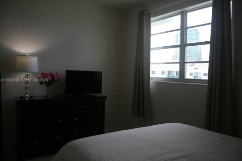 Condominio en venta en Hollywood, Florida, 1 dormitorio, 81.2 m2 № 2020656 - foto 29