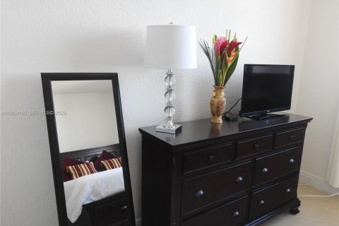 Condominio en venta en Hollywood, Florida, 1 dormitorio, 81.2 m2 № 2020656 - foto 23