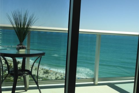 Condominio en venta en Hollywood, Florida, 1 dormitorio, 81.2 m2 № 2020656 - foto 3