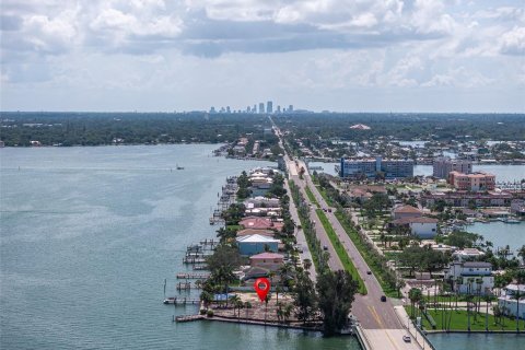 Terreno en venta en Treasure Island, Florida № 1832605 - foto 12