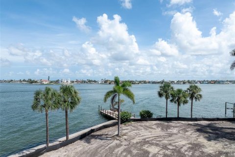 Terreno en venta en Treasure Island, Florida № 1832605 - foto 4