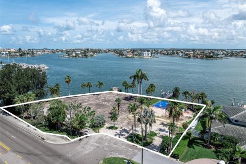 Terreno en venta en Treasure Island, Florida № 1832605 - foto 1