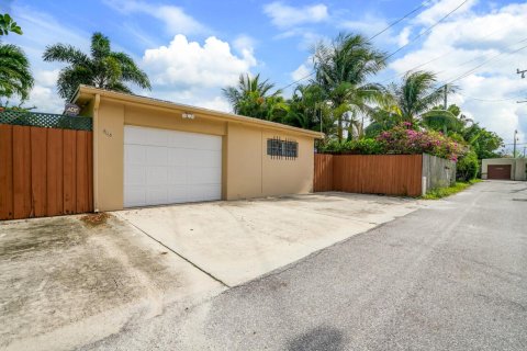 Casa en venta en West Palm Beach, Florida, 4 dormitorios, 193.05 m2 № 1168862 - foto 1