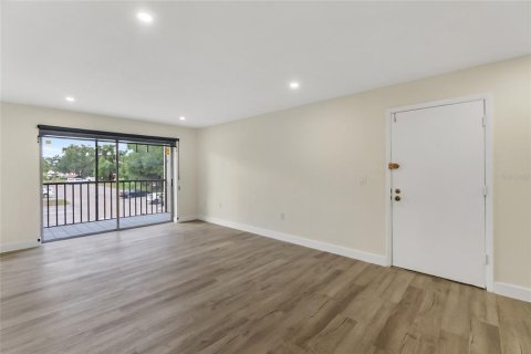 Condo in Sarasota, Florida, 2 bedrooms № 2200304 - photo 10