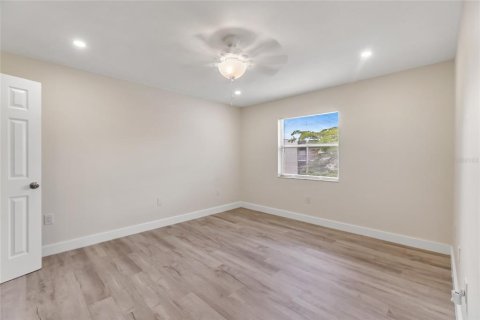 Condo in Sarasota, Florida, 2 bedrooms № 2200304 - photo 16