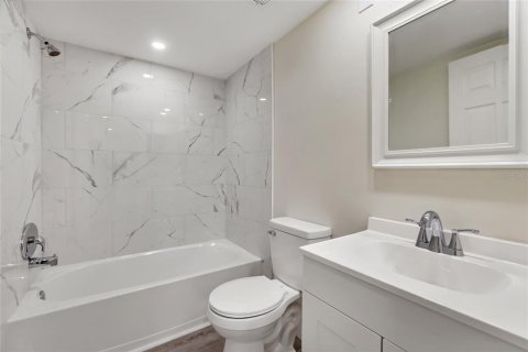 Condo in Sarasota, Florida, 2 bedrooms № 2200304 - photo 19