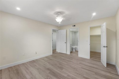 Condo in Sarasota, Florida, 2 bedrooms № 2200304 - photo 17