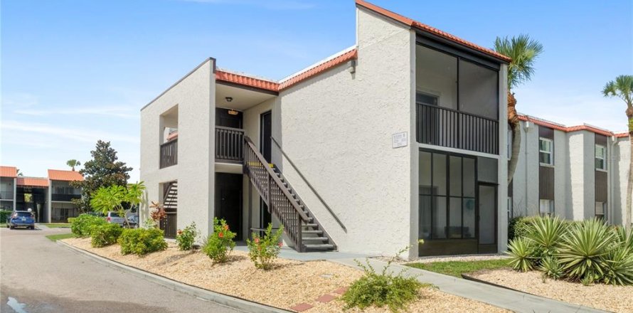 Condo in Sarasota, Florida, 2 bedrooms № 2200304