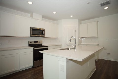 House in SUMMERS CAY in Thonotosassa, Florida 3 bedrooms, 153.29 sq.m. № 1760118 - photo 7