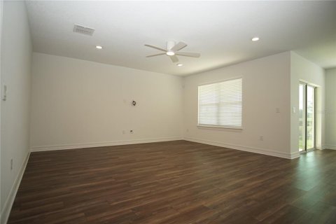 House in SUMMERS CAY in Thonotosassa, Florida 3 bedrooms, 153.29 sq.m. № 1760118 - photo 5