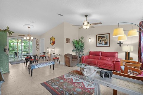 House in Summerfield, Florida 2 bedrooms, 106.28 sq.m. № 1903943 - photo 4
