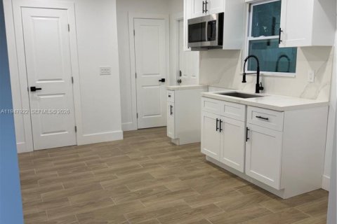 House in Key Largo, Florida 2 bedrooms, 52.03 sq.m. № 2004020 - photo 3