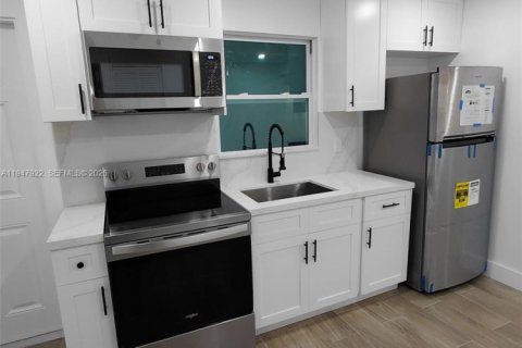 House in Key Largo, Florida 2 bedrooms, 52.03 sq.m. № 2004020 - photo 2