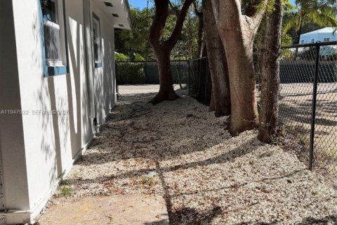 House in Key Largo, Florida 2 bedrooms, 52.03 sq.m. № 2004020 - photo 15