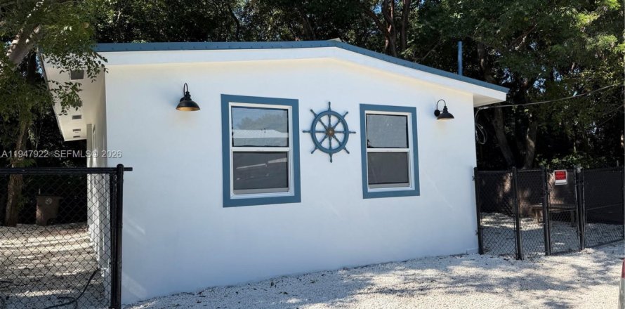 House in Key Largo, Florida 2 bedrooms, 52.03 sq.m. № 2004020