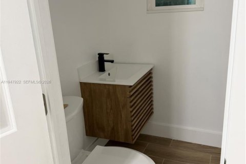 House in Key Largo, Florida 2 bedrooms, 52.03 sq.m. № 2004020 - photo 10