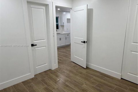 House in Key Largo, Florida 2 bedrooms, 52.03 sq.m. № 2004020 - photo 13