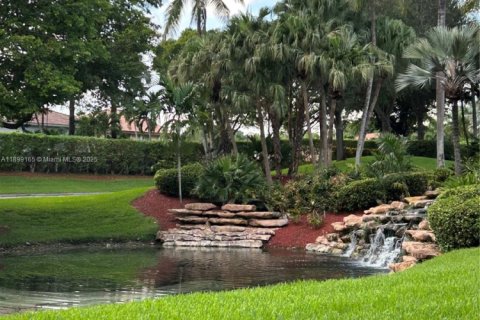 House in Doral, Florida 4 bedrooms, 223.06 sq.m. № 1954317 - photo 2