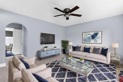 House in Tampa, Florida 2 bedrooms, 80.55 sq.m. № 1784613 - photo 2