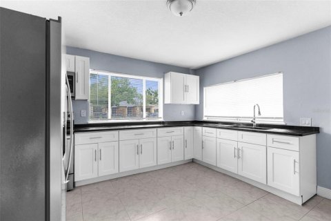 House in Tampa, Florida 2 bedrooms, 80.55 sq.m. № 1784613 - photo 5