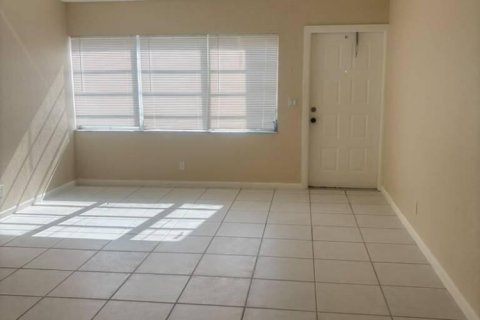 Copropriété à louer à Coral Springs, Floride: 2 chambres, 71.35 m2 № 2296150 - photo 6