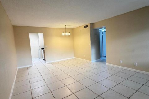 Copropriété à louer à Coral Springs, Floride: 2 chambres, 71.35 m2 № 2296150 - photo 9