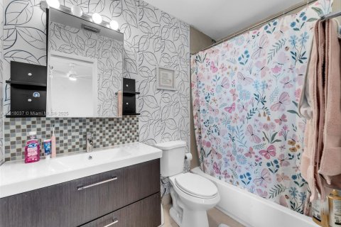 Villa ou maison à vendre à Miami, Floride: 4 chambres, 193.79 m2 № 1775811 - photo 24