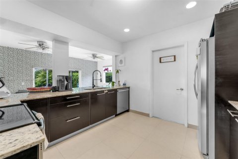 Villa ou maison à vendre à Miami, Floride: 4 chambres, 193.79 m2 № 1775811 - photo 9