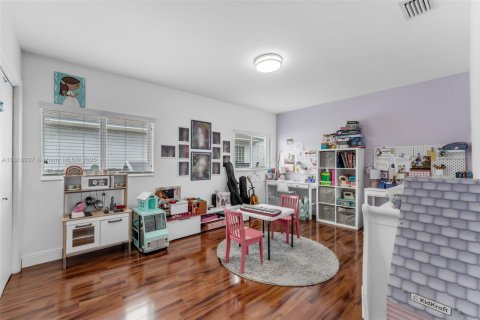 Villa ou maison à vendre à Miami, Floride: 4 chambres, 193.79 m2 № 1775811 - photo 21