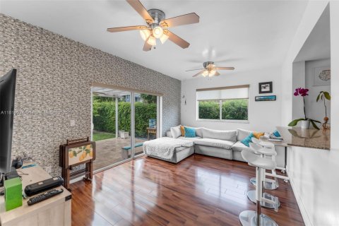 Villa ou maison à vendre à Miami, Floride: 4 chambres, 193.79 m2 № 1775811 - photo 12